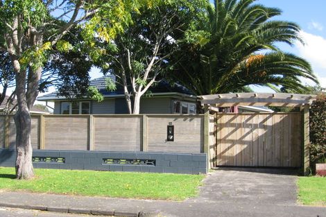 Photo of property in 12 London Street, Te Atatu Peninsula, Auckland, 0610