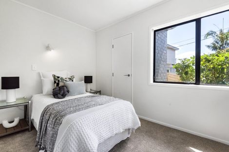 Photo of property in 1/20a Hauraki Road, Hauraki, Auckland, 0622