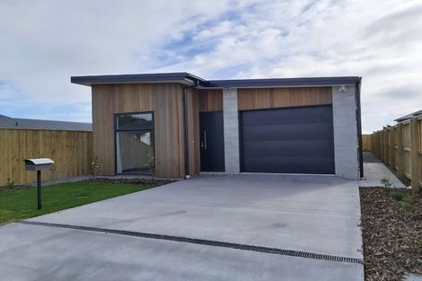 Photo of property in 19 Oakleigh Street, Woodend, 7610