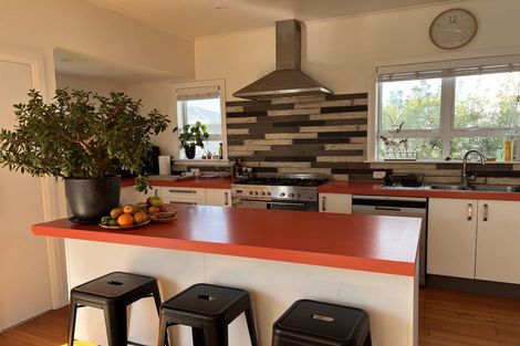Photo of property in 123 Queens Drive, Lyall Bay, Wellington, 6022