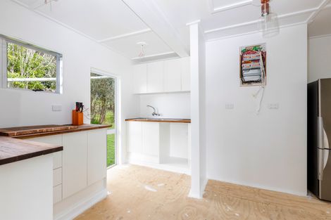 Photo of property in 84 Ocean View Road, Northcote, Auckland, 0627