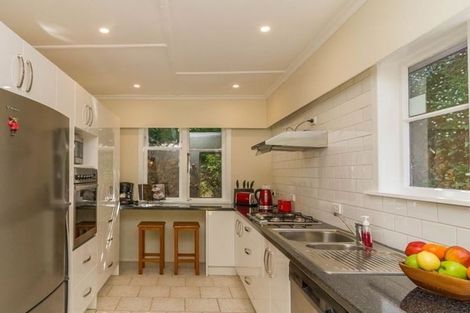 Photo of property in 2 Curtis Street, Northland, Wellington, 6012