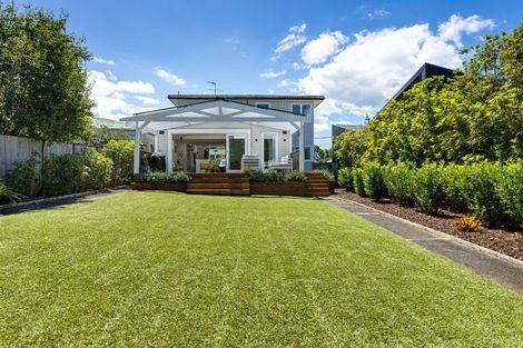 Photo of property in 5 Manor Place, Point Chevalier, Auckland, 1022