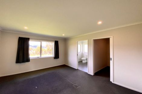 Photo of property in 4 Cory Jane Grove, Riverstone Terraces, Upper Hutt, 5018