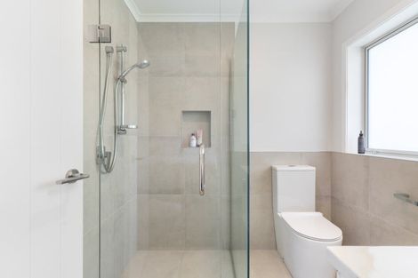 Photo of property in 2 Van Baarle Close, Carterton, 5713