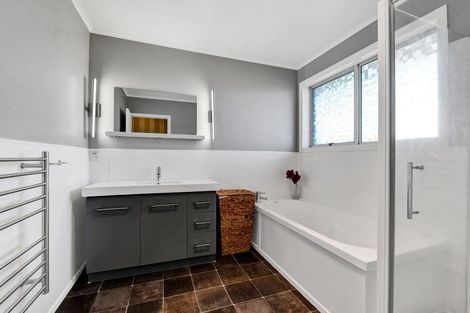 Photo of property in 17 Dives Avenue, Hawera, 4610