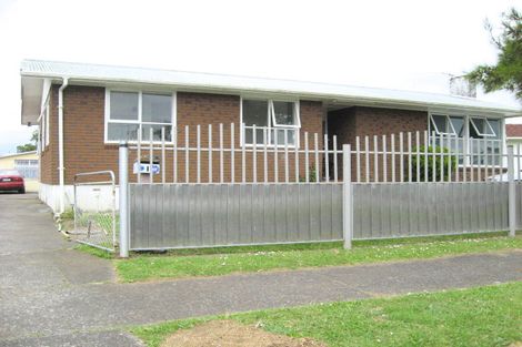 Photo of property in 1 Convair Crescent, Mangere, Auckland, 2022
