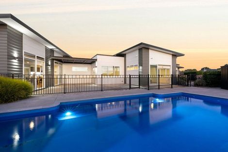 Photo of property in 14 Baxter Michael Crescent, Cambridge, 3434