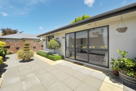 Photo of property in 2/14 Innisfree Place, Northwood, Christchurch, 8051