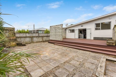 Photo of property in 27 Rospeath Crescent, Spotswood, New Plymouth, 4310