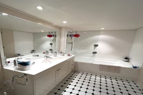 Photo of property in Highwic, 2/32 Hobson Street, Thorndon, Wellington, 6011