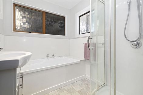 Photo of property in 15a Kereru Bend, Tawa, Wellington, 5028