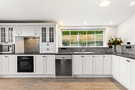 Photo of property in 32 Milton Road, Bluff Hill, Napier, 4110