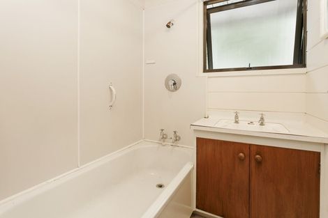 Photo of property in 5 Brunette Drive, Acacia Bay, Taupo, 3330