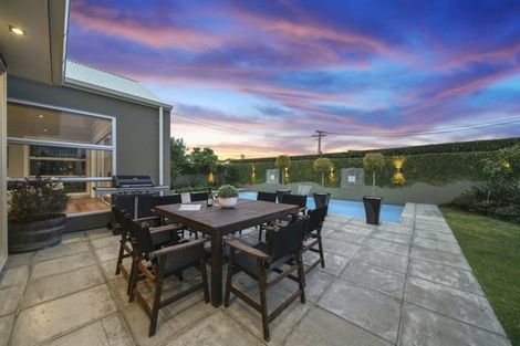 Photo of property in 2/51 Beach Road, Mellons Bay, Auckland, 2014