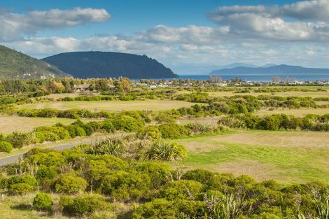 Photo of property in 28 Lacebark Drive, Kinloch, Taupo, 3377