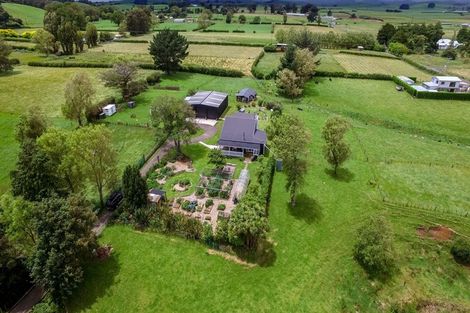 Photo of property in 2 Tayler Street, Eltham, 4322