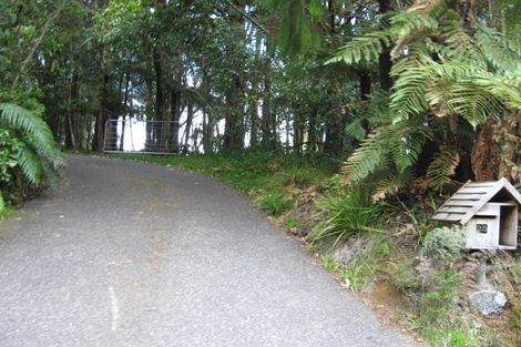 Photo of property in 25 Quinns Road, Waiatarua, Auckland, 0612