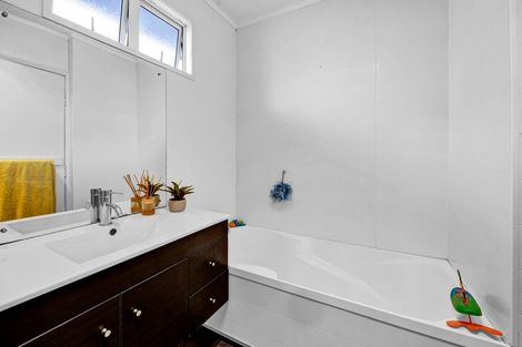 Photo of property in 16 Dives Avenue, Hawera, 4610