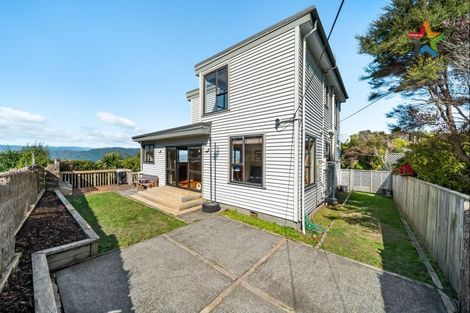 Photo of property in 4 Akatea Road, Korokoro, Lower Hutt, 5012