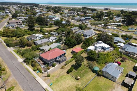 Photo of property in 141 Kahukura Avenue, Waitarere Beach, Levin, 5510