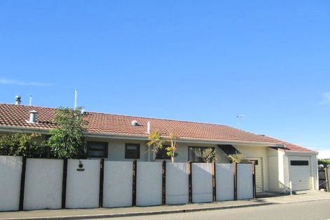 Photo of property in 2 Lighthouse Road, Bluff Hill, Napier, 4110