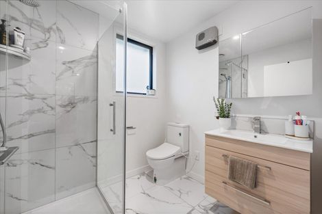 Photo of property in 52f Vodanovich Road, Te Atatu South, Auckland, 0610