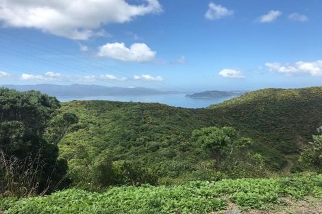 Photo of property in 52 Miles Crescent, Newlands, Wellington, 6037