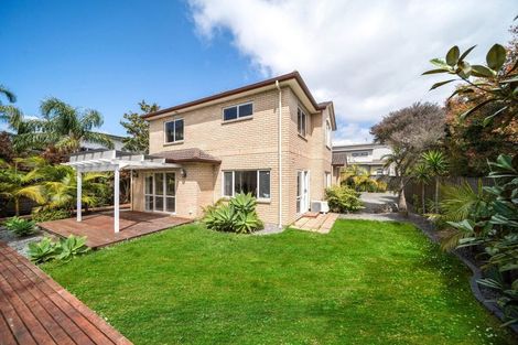 Photo of property in 23 Laurel Oak Drive, Schnapper Rock, Auckland, 0632