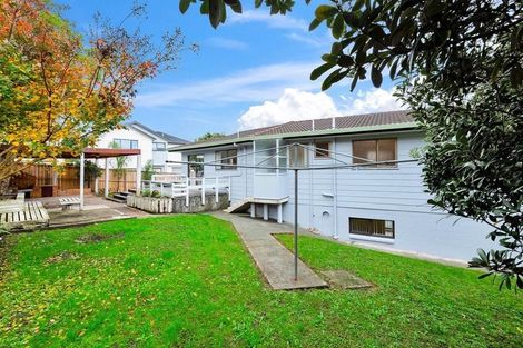 Photo of property in 4 St Catherine Crescent, West Harbour, Auckland, 0618