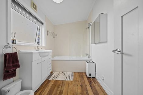 Photo of property in 18 Graham Road, Conifer Grove, Takanini, 2112