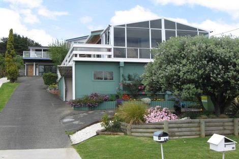 Photo of property in 2/49 De Luen Avenue, Tindalls Beach, Whangaparaoa, 0930