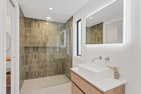 Photo of property in 33 Botanical Heights Drive, Waipahihi, Taupo, 3330