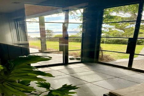 Photo of property in 11 Richmond Road, Mahina Bay, Lower Hutt, 5013