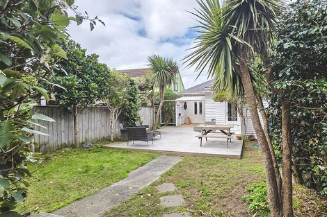 Photo of property in 238 Queens Drive, Lyall Bay, Wellington, 6022