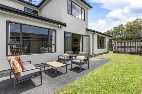 Photo of property in 16 Greenstone Place, Aotea, Porirua, 5024
