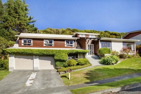 Photo of property in 34 Greyfriars Crescent, Tawa, Wellington, 5028