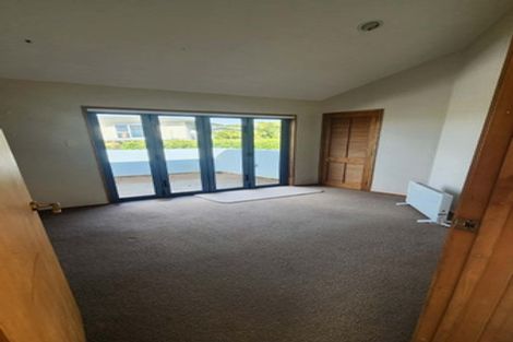 Photo of property in 1/83 East Coast Road, Castor Bay, Auckland, 0620