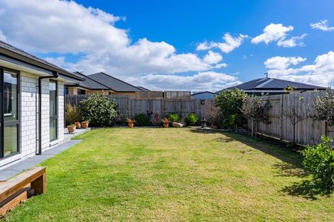 Photo of property in 4 Te Taniwha Road, One Tree Point, 0118