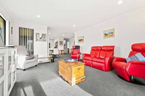 Photo of property in 4 Te Taniwha Road, One Tree Point, 0118