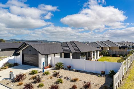 Photo of property in 4 Te Taniwha Road, One Tree Point, 0118