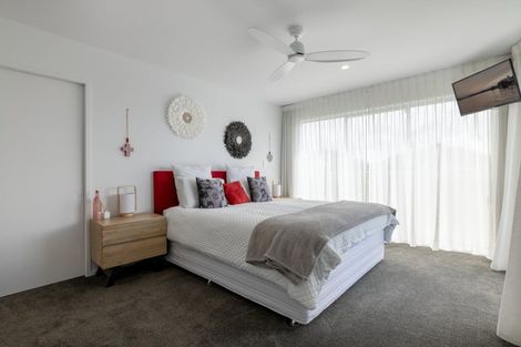 Photo of property in 2 Taioma Close, Papamoa, 3118