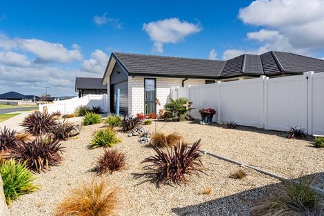 Photo of property in 4 Te Taniwha Road, One Tree Point, 0118