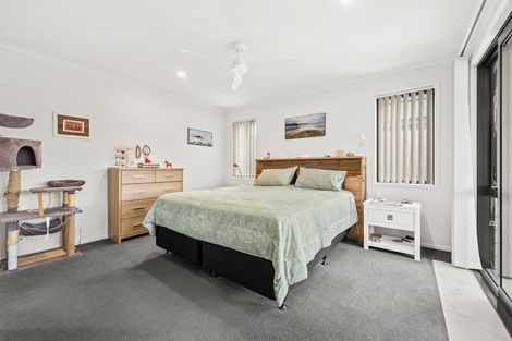 Photo of property in 4 Te Taniwha Road, One Tree Point, 0118