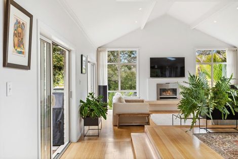 Photo of property in 21 Churchouse Road, Greenhithe, Auckland, 0632