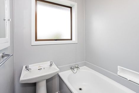 Photo of property in 18 Kilmarnock Street, Wallacetown, 9816