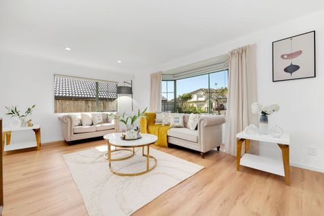 Photo of property in 5 Point View Link, East Tamaki Heights, Auckland, 2016