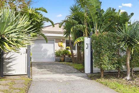 Photo of property in 22 Leaming Place, Clarks Beach, 2122