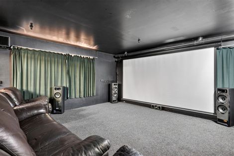 Photo of property in 873 Waitakere Road, Kumeu, 0891