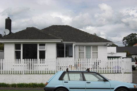 Photo of property in 22 Pendarves Street, New Plymouth, 4310